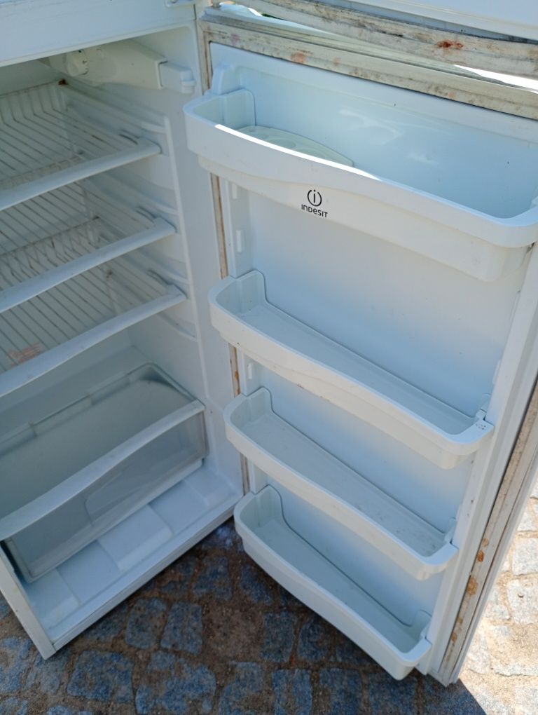 Frigorífico Indesit com entrega e garantia