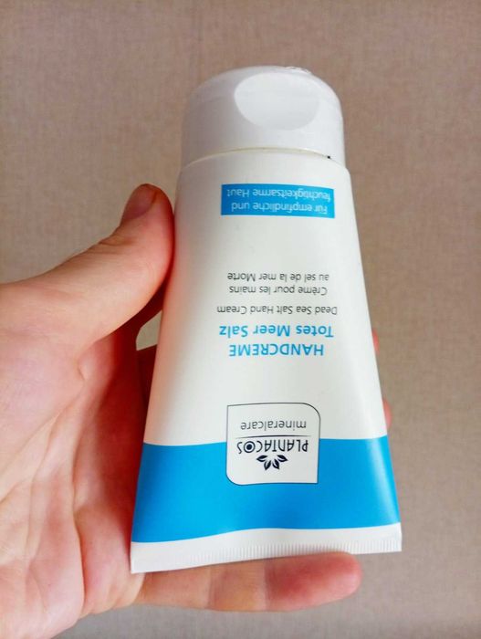 Крем для рук PLANTACOS с солью Мертвого моря 100 мл для сухой кожи рук