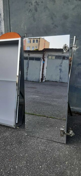 Szafka lustrzana. Dwudrzwiowa.