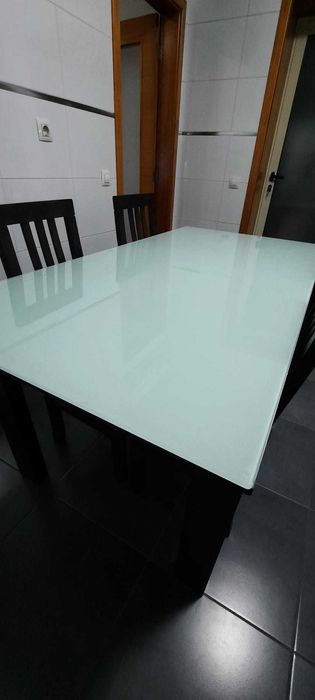 Mesa jantar com tampo de vidro