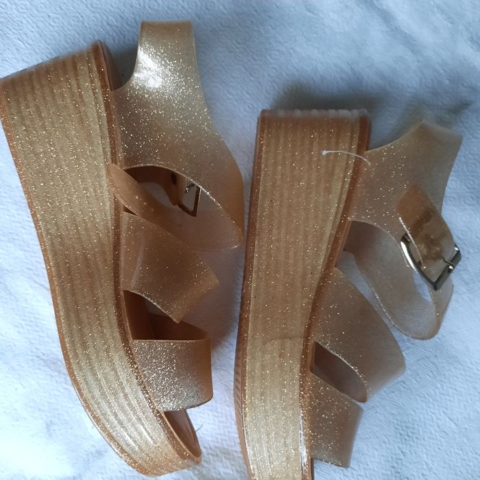 Босоніжки Нові 38розмір без нюансів