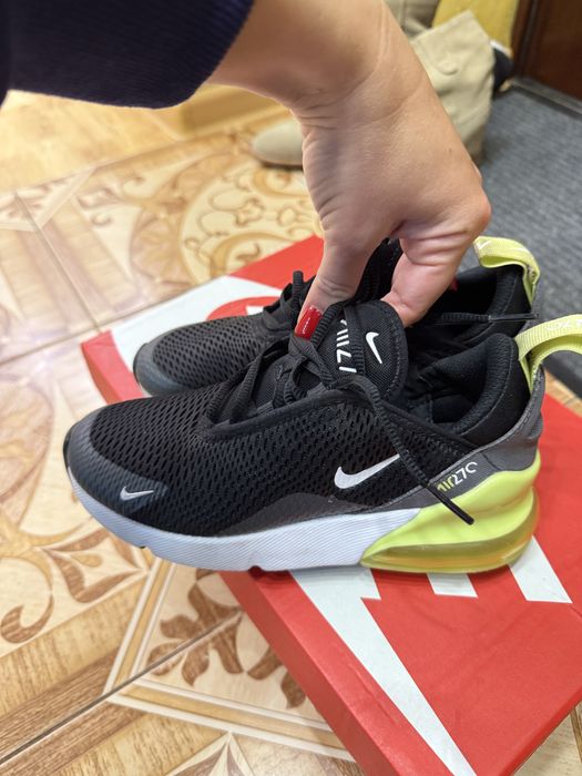 Продам NIKE AIR MAX 270