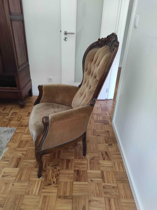 Cadeira clássica estofada