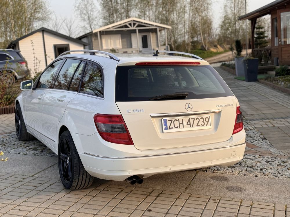 Mercedes C 180 Kompressor / Biały / Nowe opony / 17” / Navi / LED