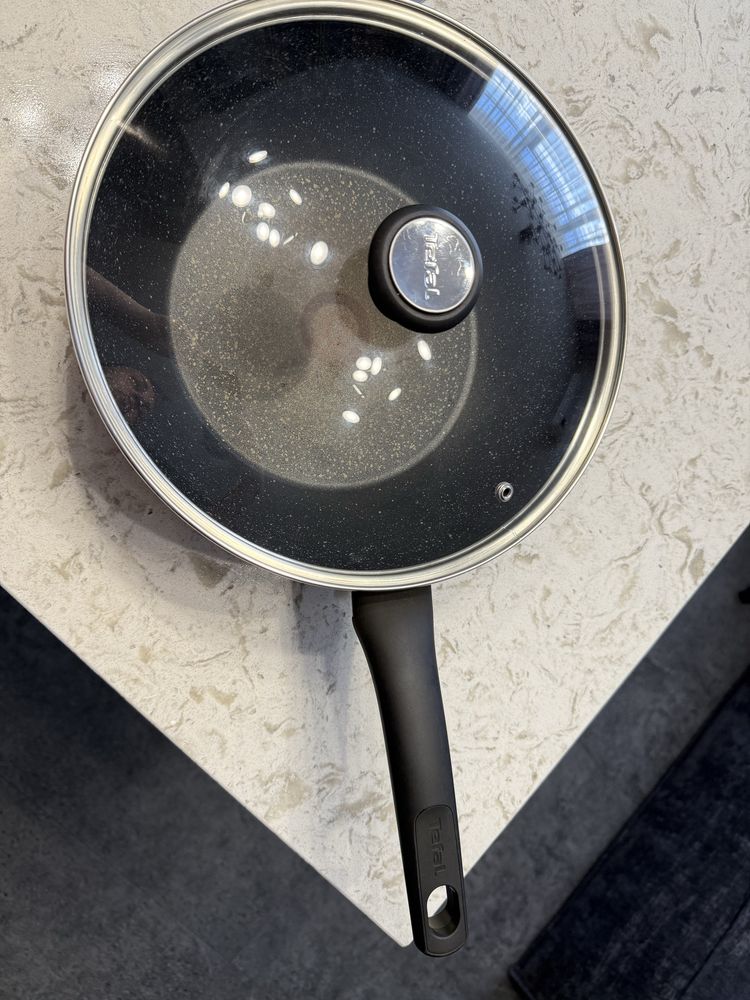 Сковорідка Tefal з кришкою