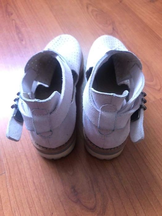 Sapatos de camurça creme 37
