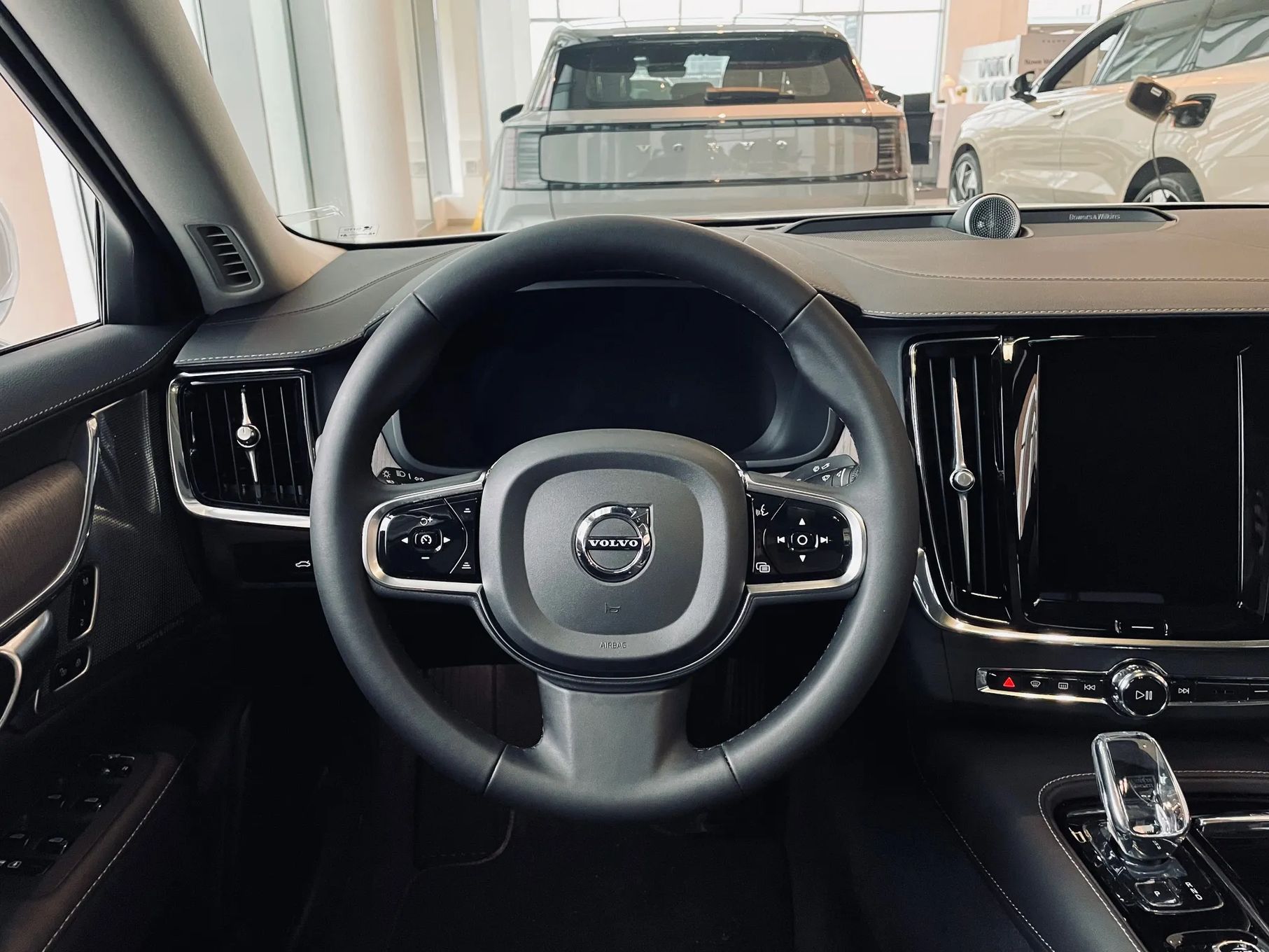 Volvo S90 T8 455KM / ULTIMATE BRIGHT/ pneumatyka / Bowers and Wilkins