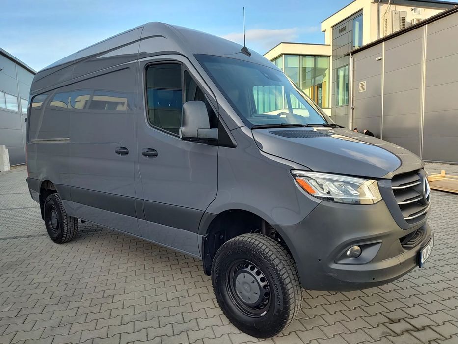 Mercedes-Benz Sprinter 4x4 3.0 V6  L2H2 DISTRONIC, MBUX, Skóra, LED, Kamery 360