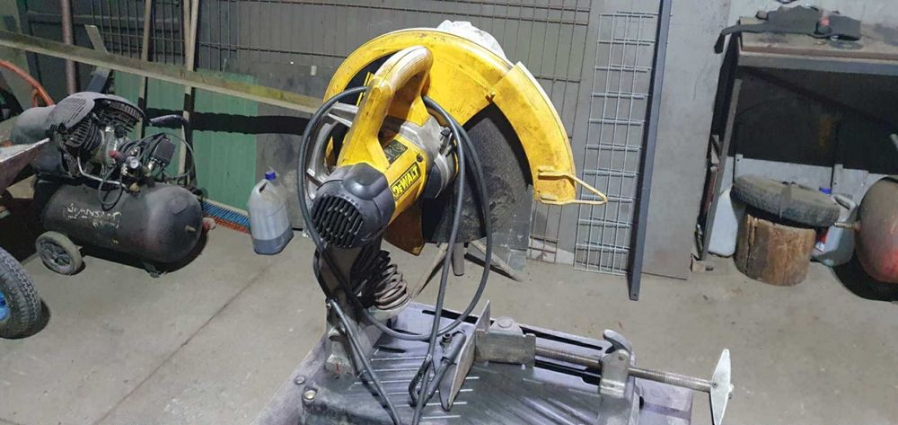 Przecinarka do metalu DeWalt