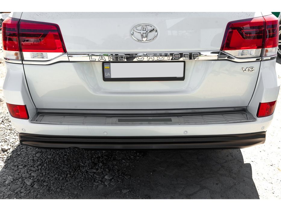 Toyota LandCruiser 200 2015+ Накладка на задний бампер