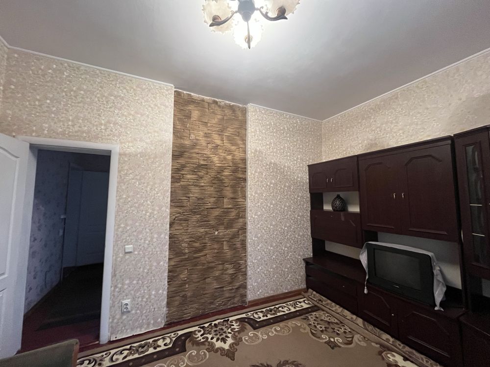 Продаж двокімнатної квартири в центрі міста.