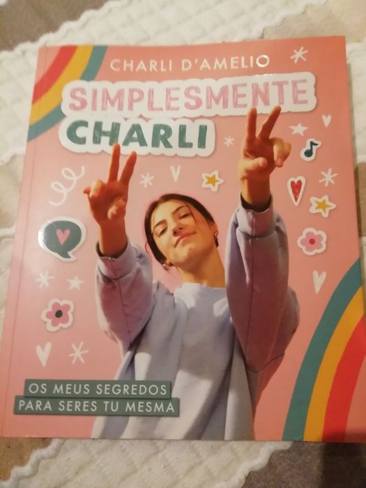 Livro "simplesmente Charli"
