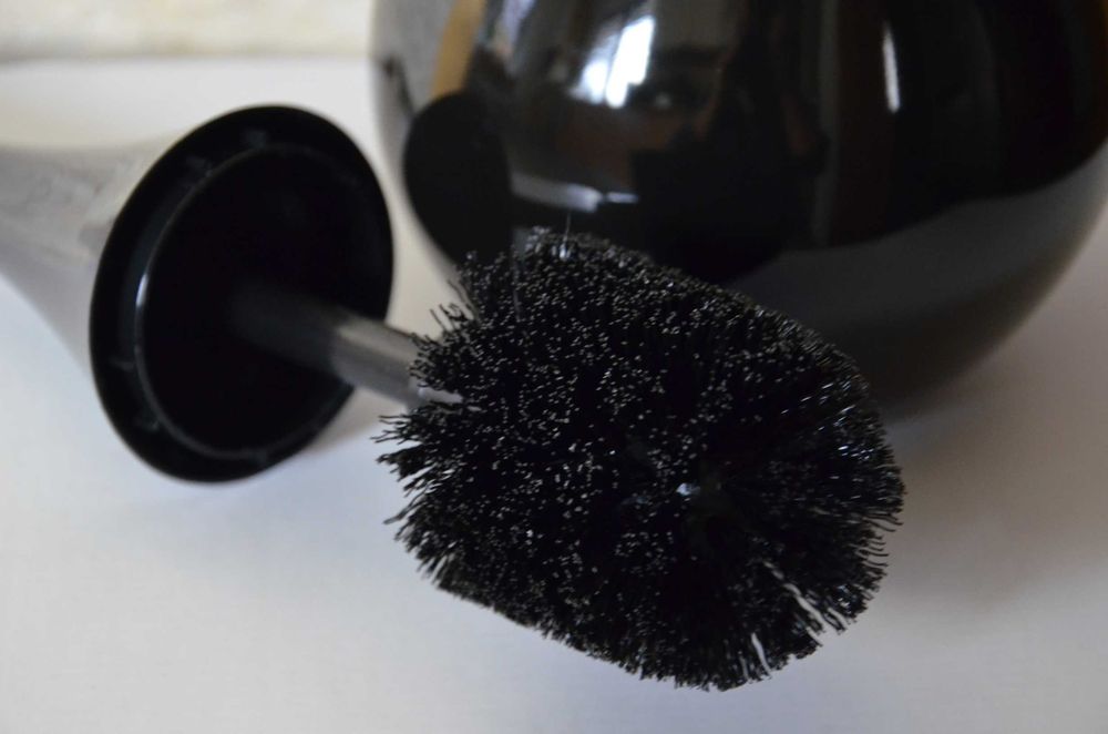 nowa szczotka do WC do łazienki Wenko ceramiczna czarna