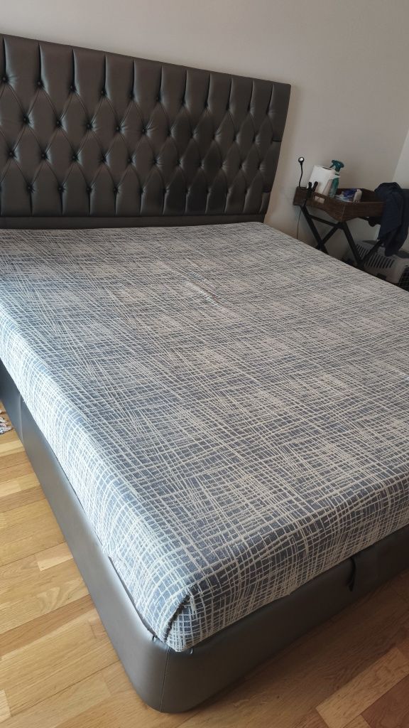 Cama com sommier