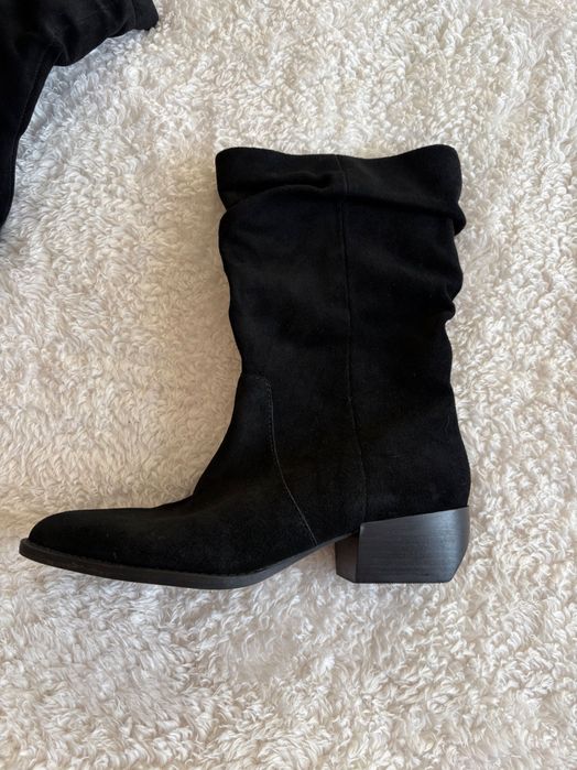 Козаки. Натуральна замша. 38 розмір. Нові.