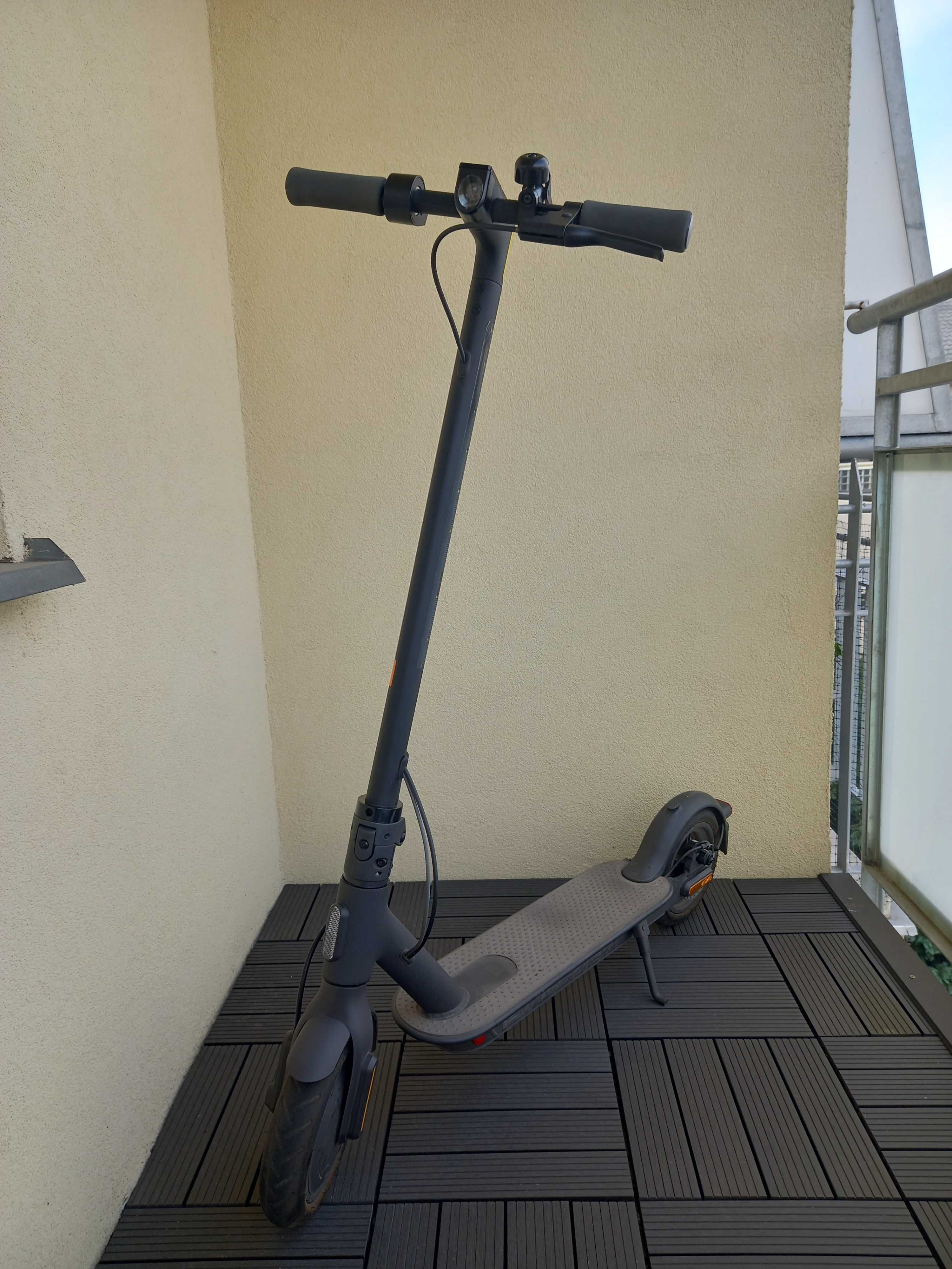 Hulajnoga elektryczna Xiaomi Mi Electric Scooter Essential