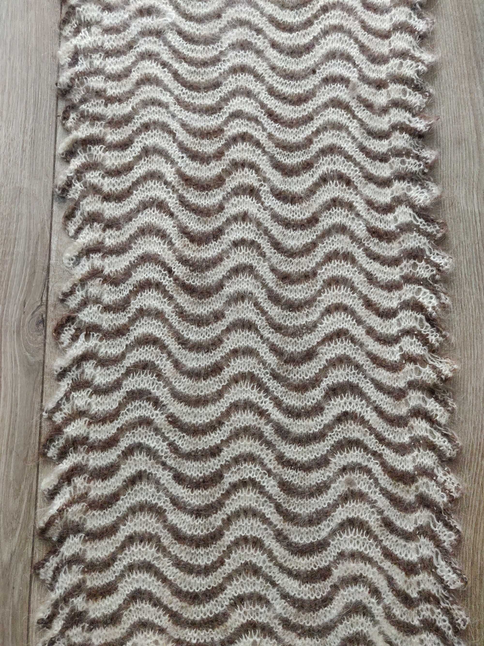 Палантин  шарф, спицы,узор- волна 130 х 50 см, двуцветный, ангора.