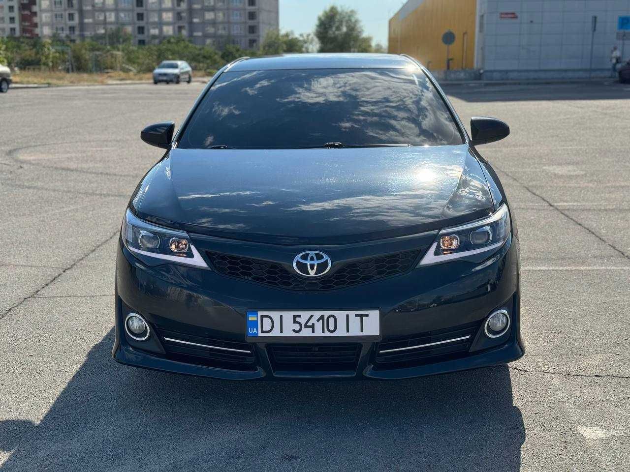 Toyota Camry 2.5 бензин 2013 года