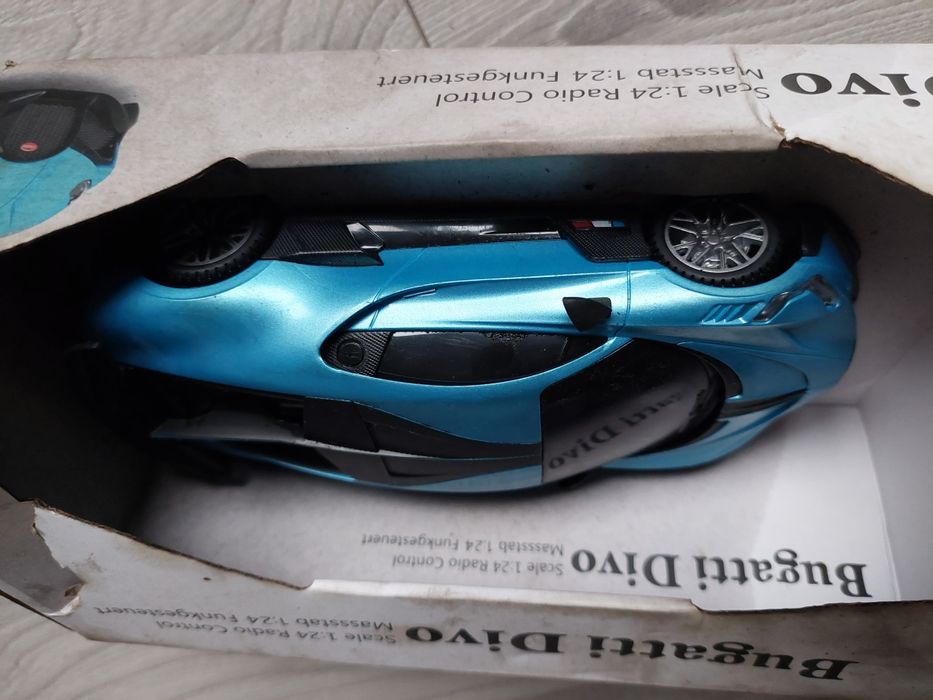 CMJ RC Cars Bugatti Divo Blue Remote control Radio Car 1:24 Officially