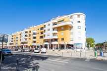 Apartamento Moderno com Vista Mar: O Refúgio Perfeito Perto das Praias