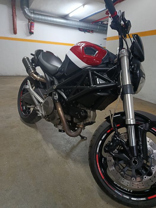 Ducati Monster 696