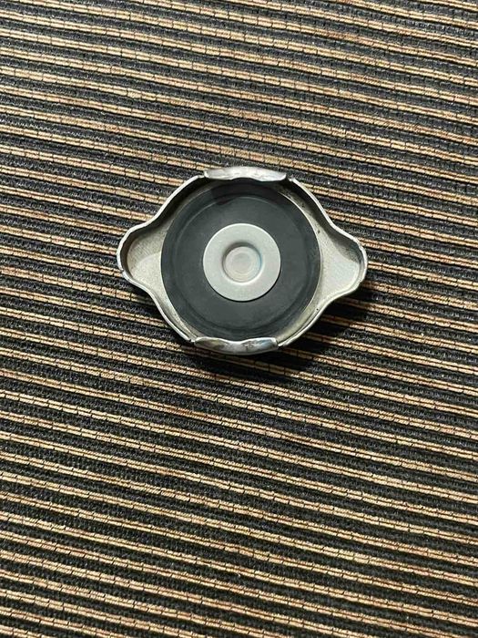 кришка розширювального бачка системи охолодження Nissan