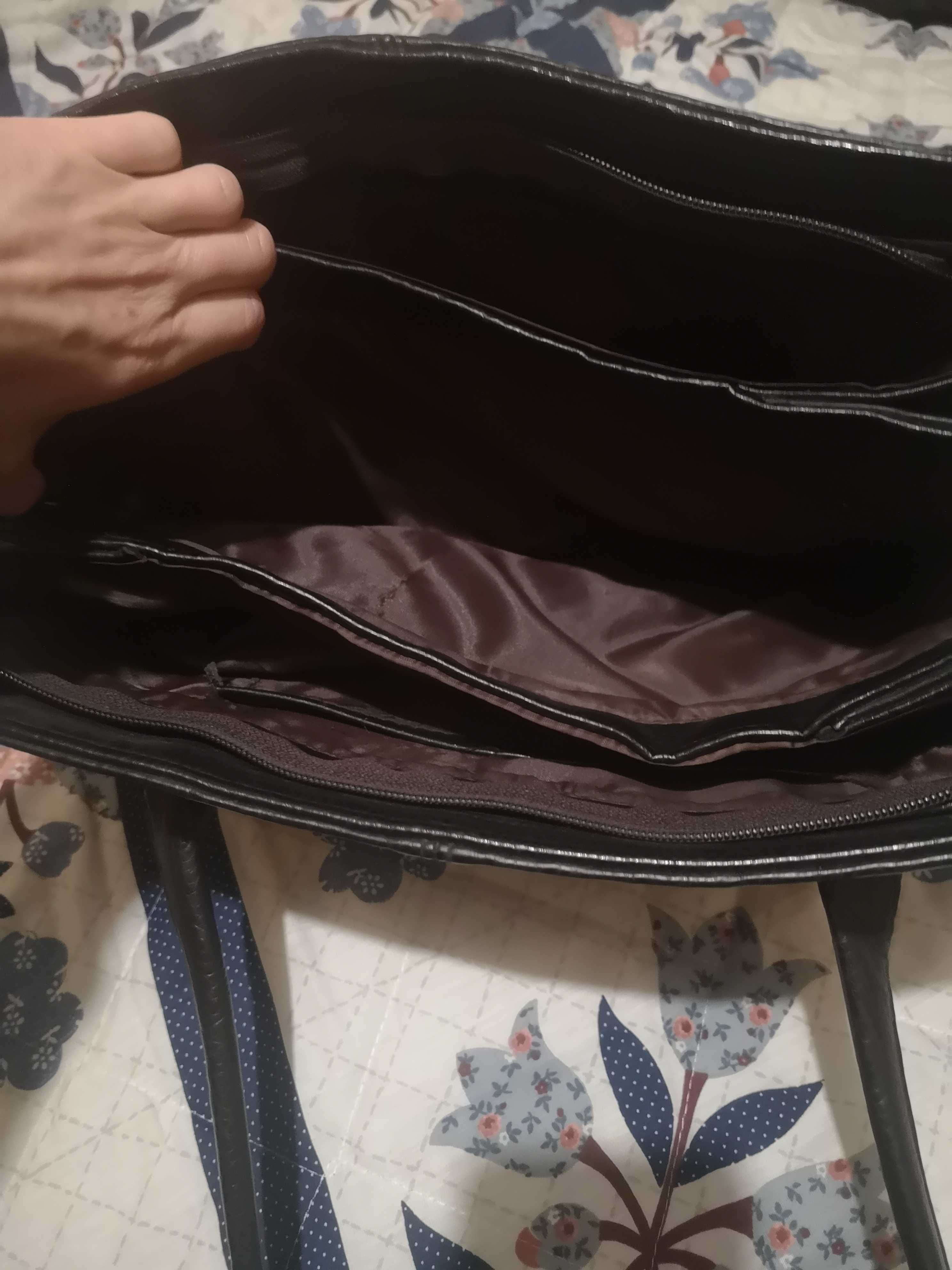 Чёрная женская вместительная сумка