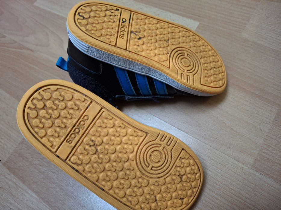 Buty adidas chłopiec r. 21.