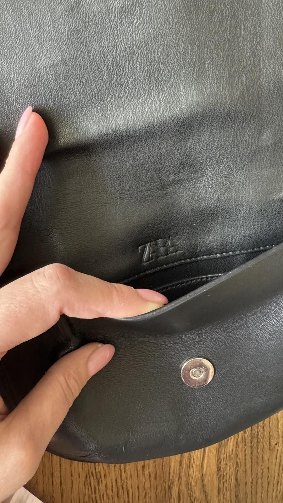 Стильна шкіряна торбинка від ZARA
