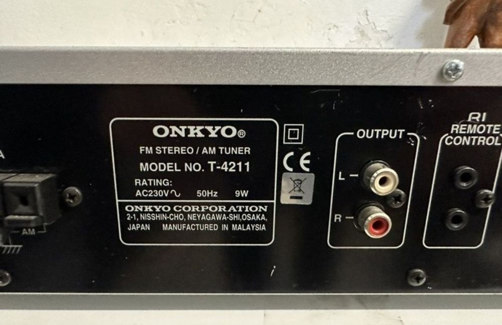 Tuner stereo Onkyo T-4211, Made in Malaysia.