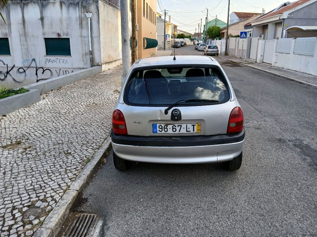 Opel corsa 1.2 gasolina com tudo em dia e pronto a andar