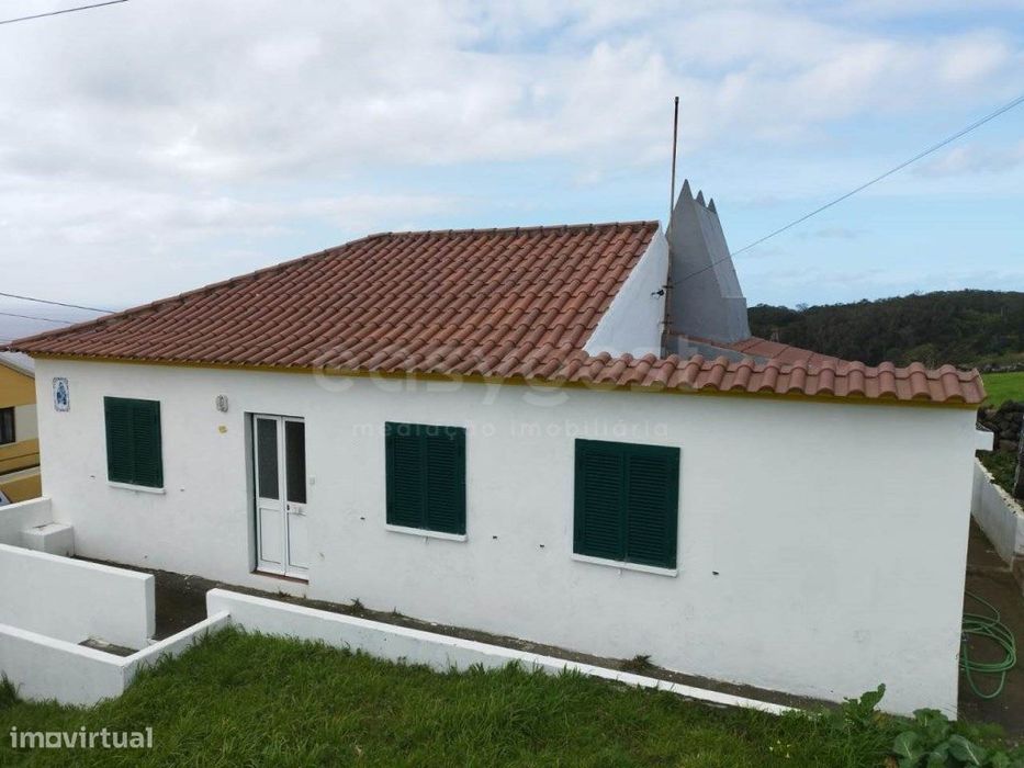 Moradia T4 Serreta - Ilha Terceira - excelentes vistas com quintal