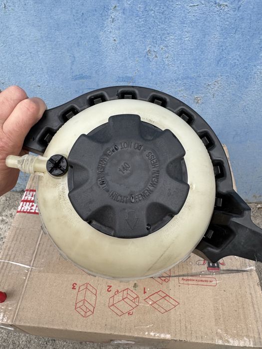 Бачок розширювальний для охлаждающей жидкости BMW F10 17138614293