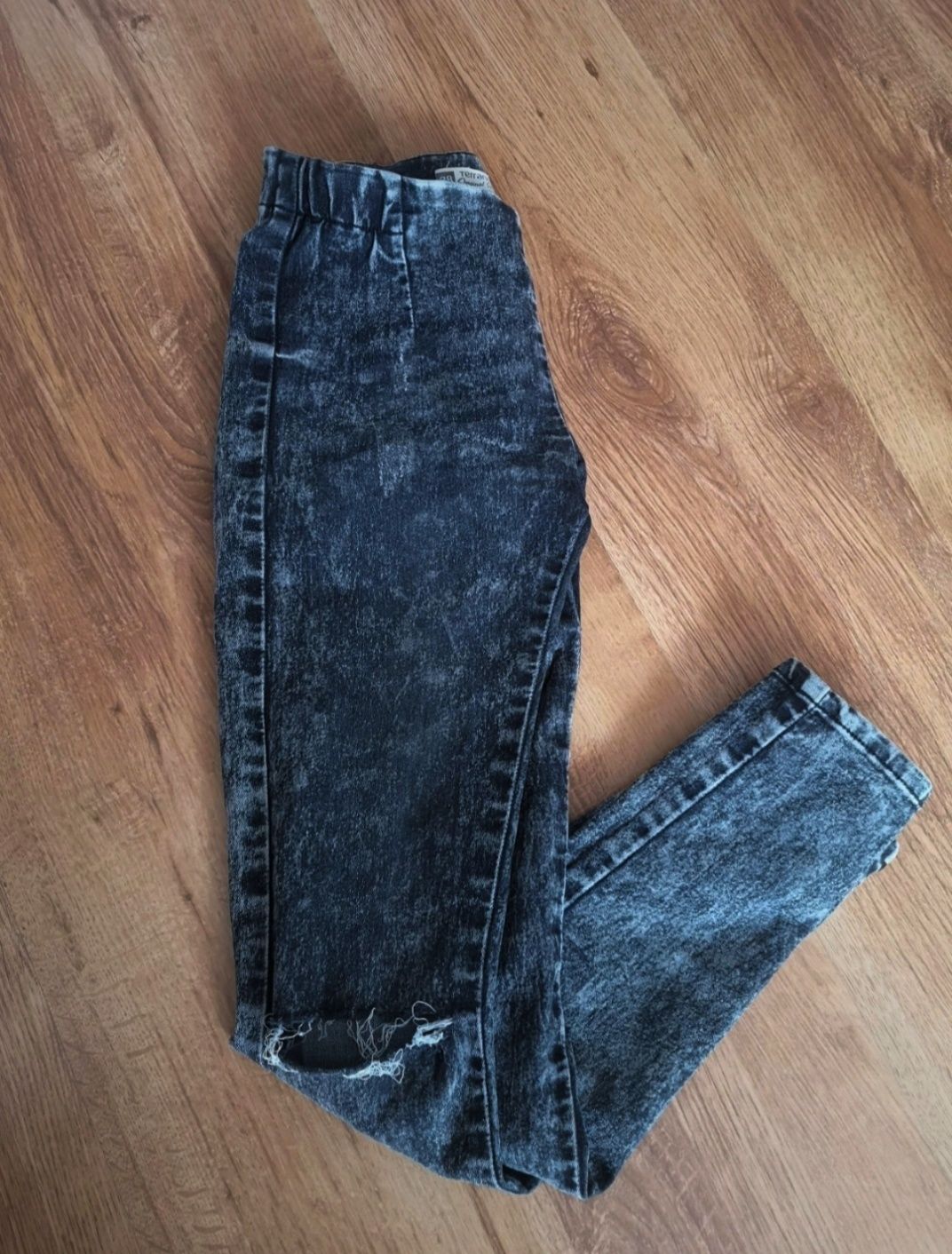 Spodnie jeansy stan bdb XS 34 terranova rurki z rozdarciami stan