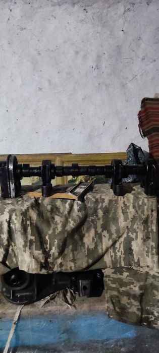 Продам розпредвал з бугелями Нісан ванетте 2.3 дізель