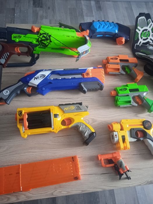 Pistolety NERF..