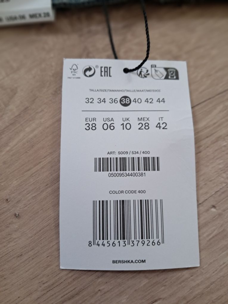 Spodnie jeansy Bershka rozmiar 38 nowe