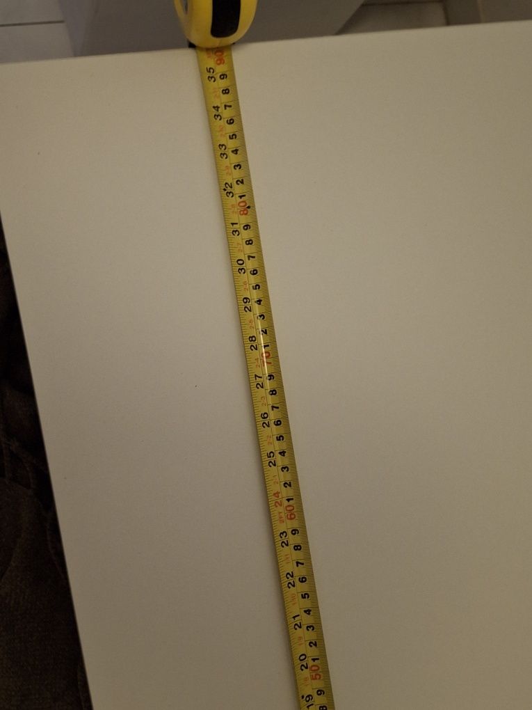 Baú de arrumação IKEA, em branco e porta em preto