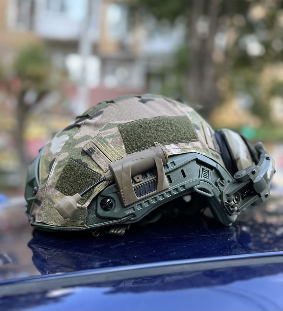 Военный шлем каска шолом військовий з навушниками Walkers та ліхтарем