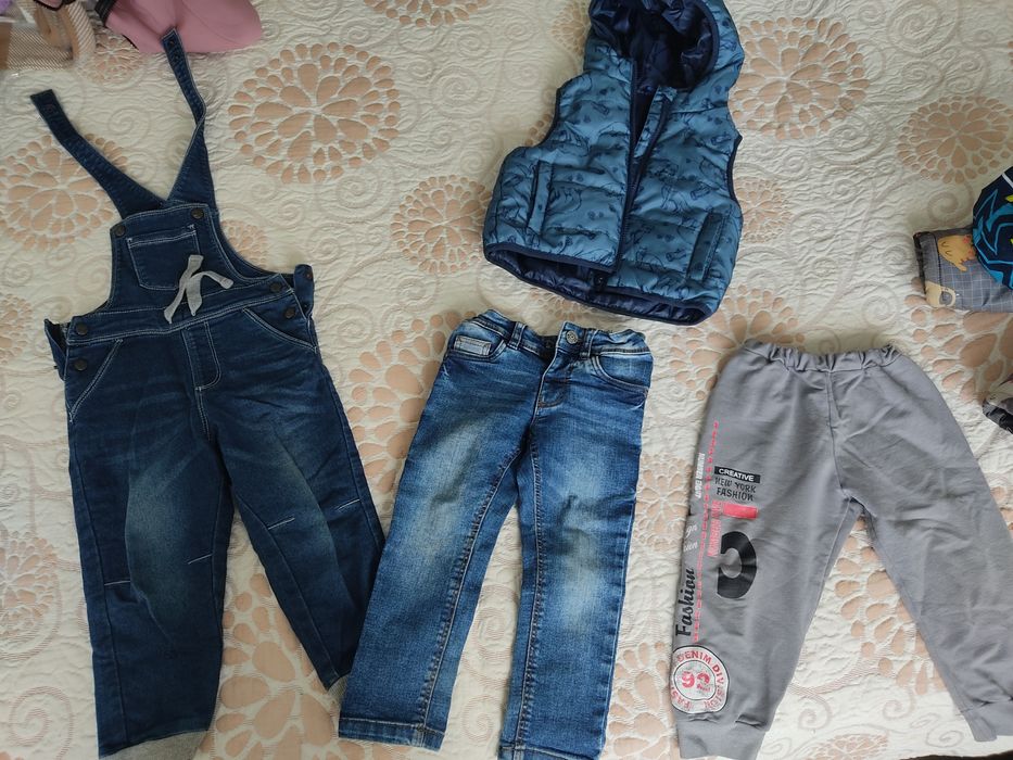 Продам 3 ПАКЕТИ дитячих речей, ванночку, коляску, від 0-3 років