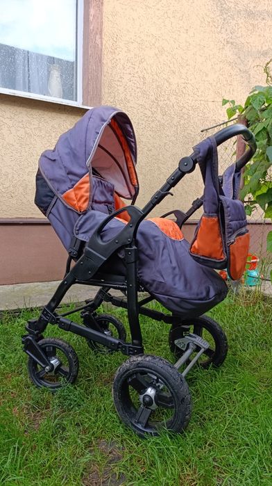 Коляска чорні шасі в гарному стані прогулянкова