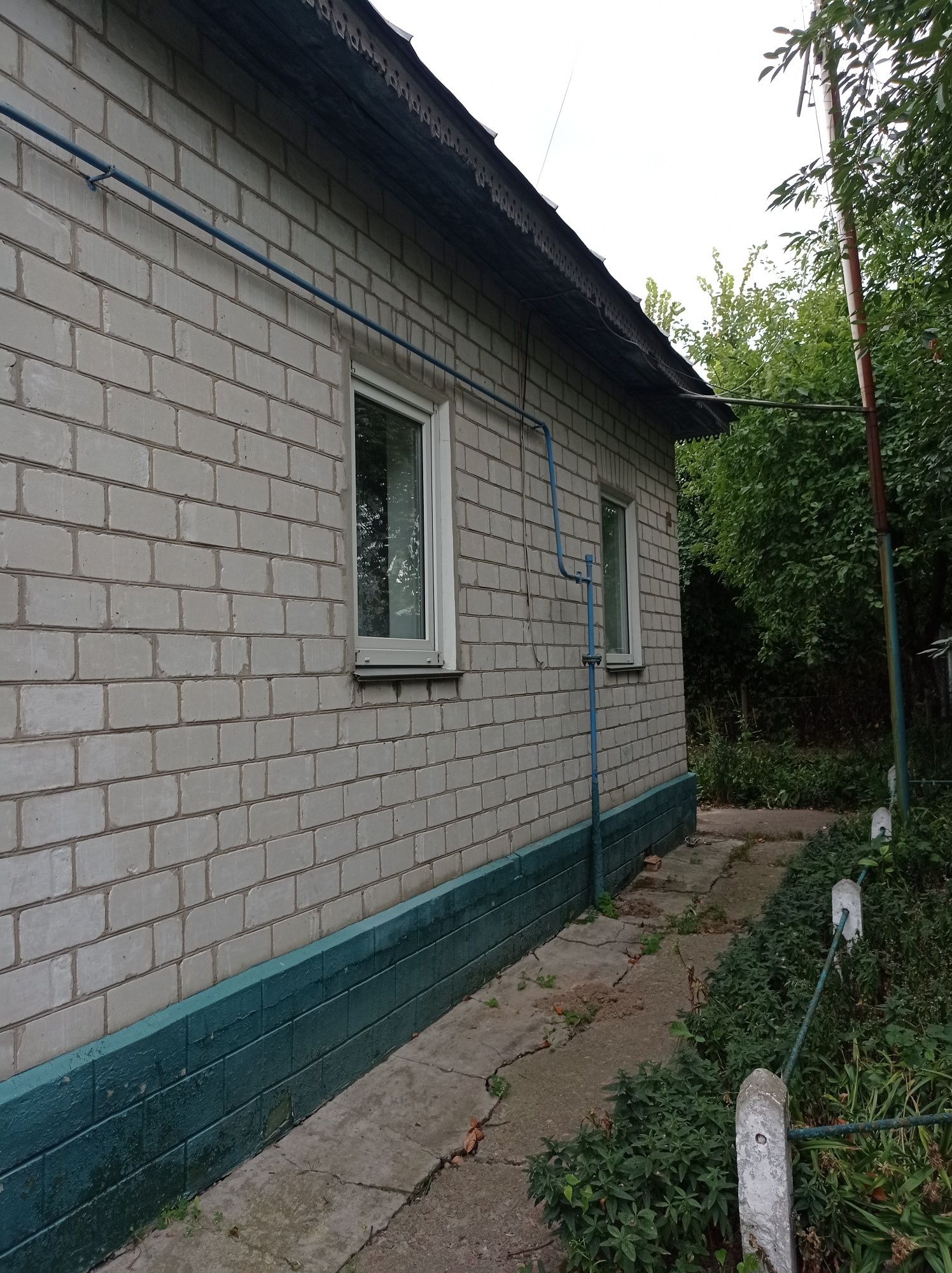 Кирпичный дом в 100км от КИЕВА.  Трасса Чернигов -Киев. Село Прогрес.