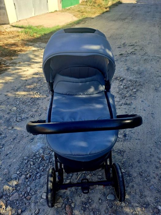 Продам коляску 2 в 1м в отличном состоянии