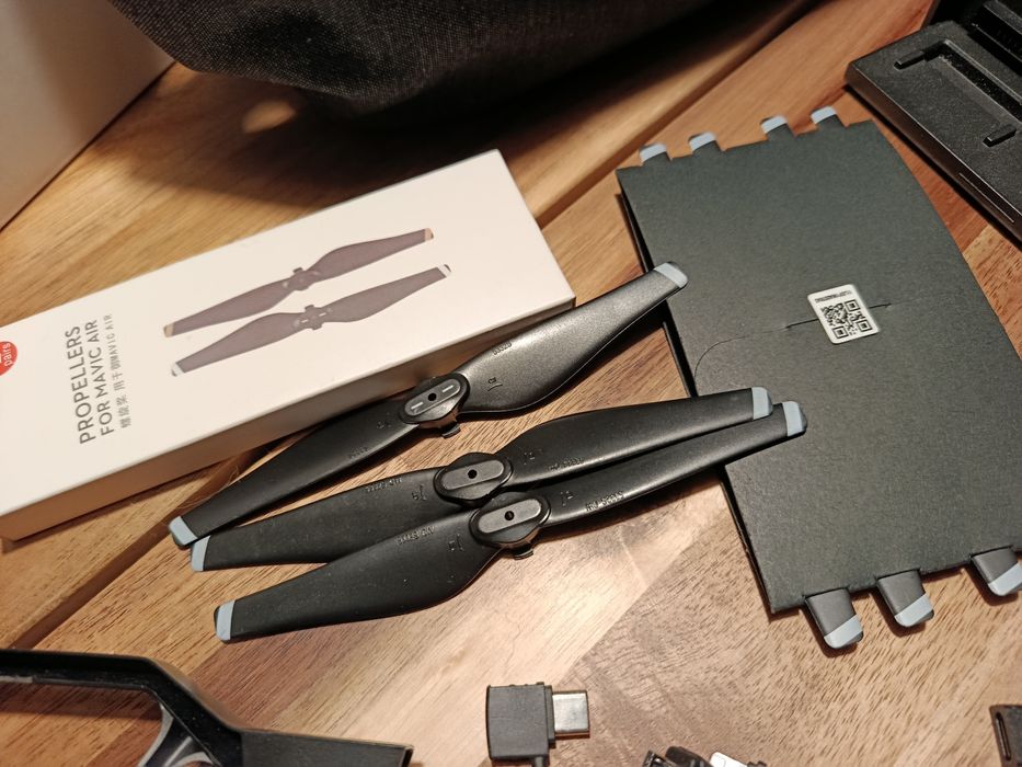 DJI Mavic Air = Akcesoria = Torba = Śmigła = HUB = Adapter USB = Kable