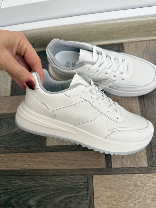 Кросівки шкіряні на 36-23,5см