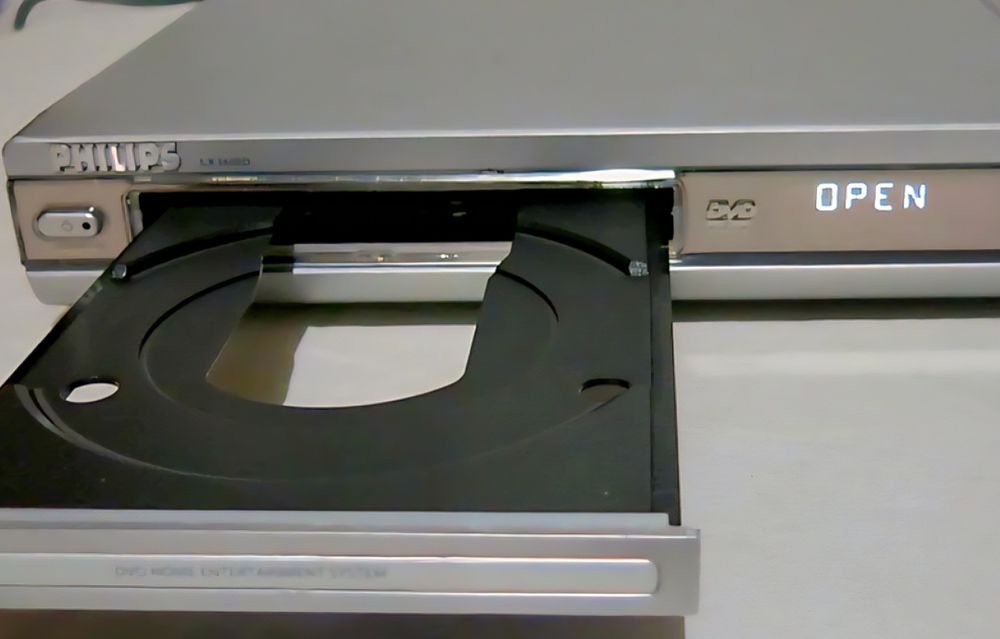 Домашний кинотеатр Philips LX3600D — отличное качество звука.