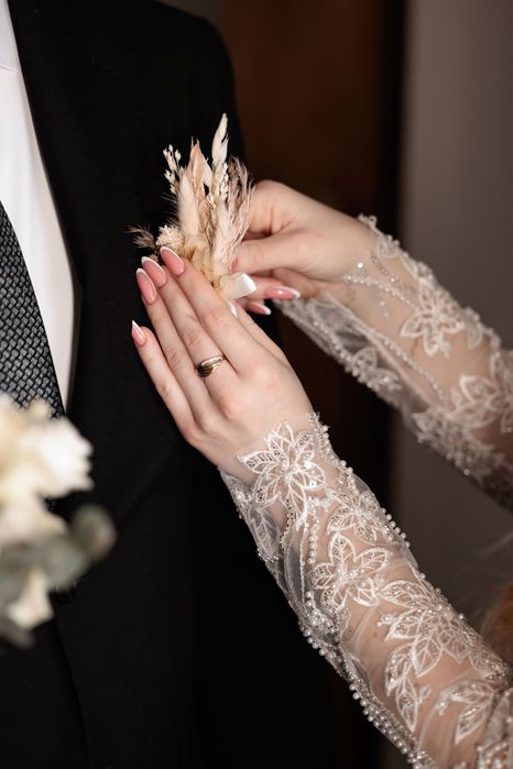 Продам весільну сукню