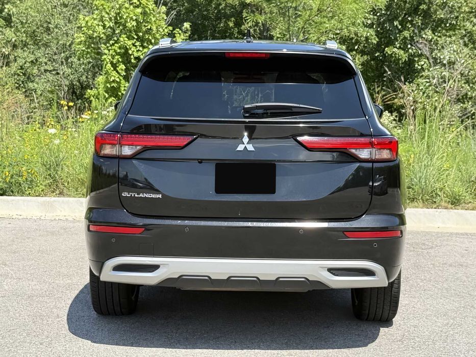 Mitsubishi Outlander      2022