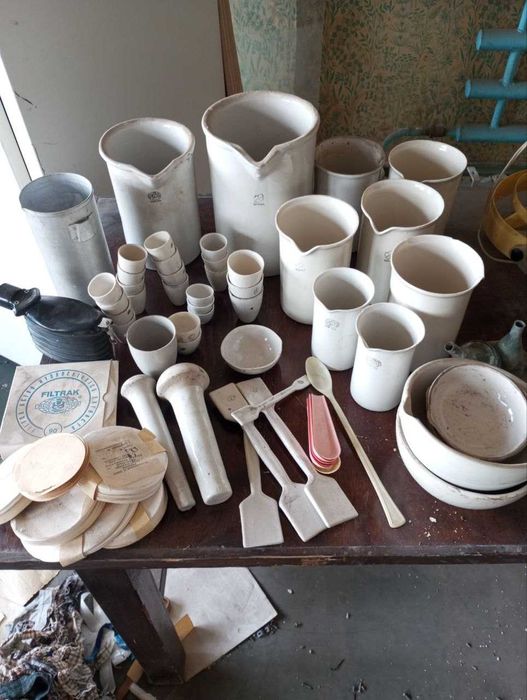 Лабораторний посуд та багато цікавого