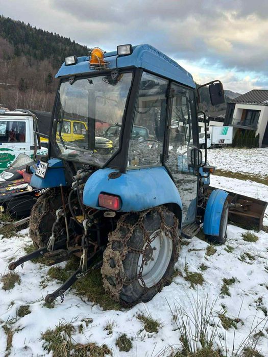 Pronar MTZ 320a 4x4 z pługiem i łańcuchami